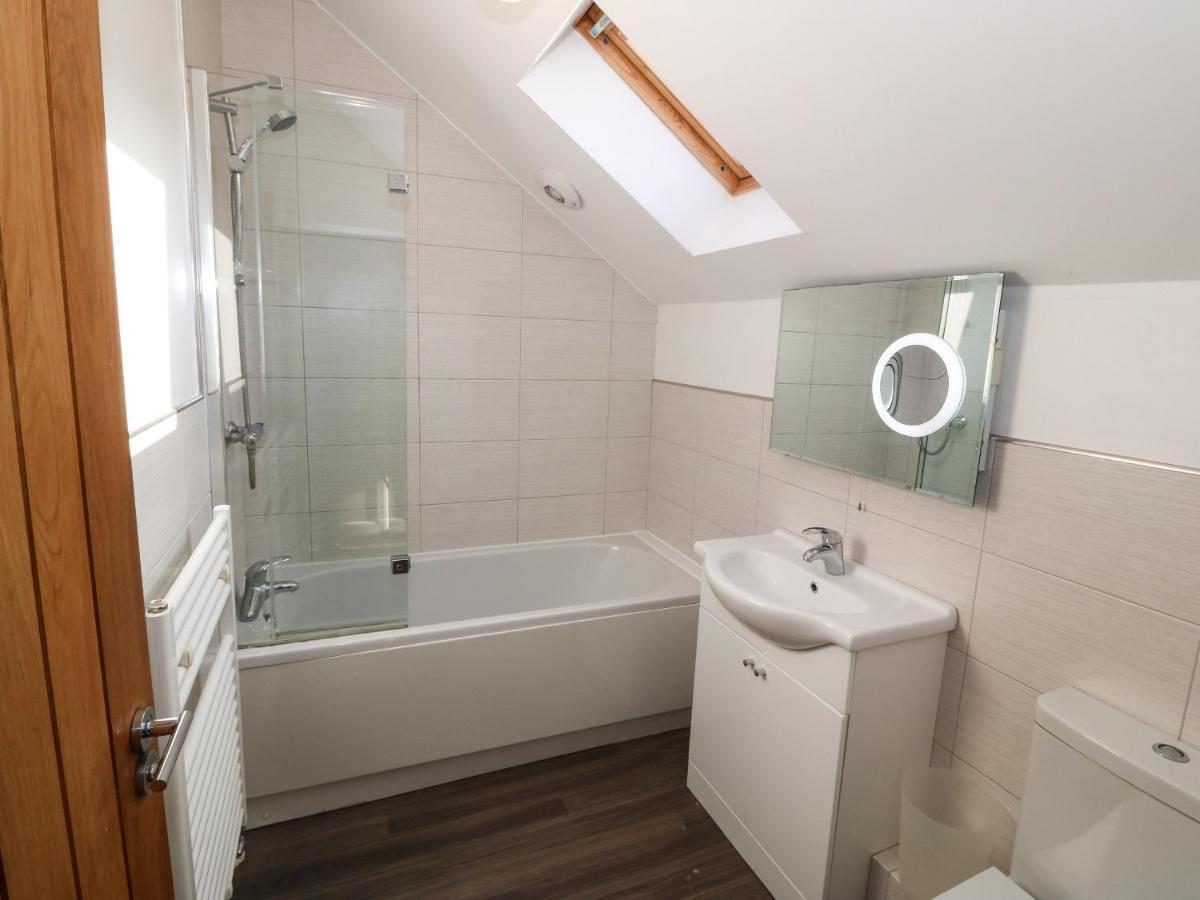 Tan Bryn 2 Apartment อาเบอร์ดารอน ภายนอก รูปภาพ